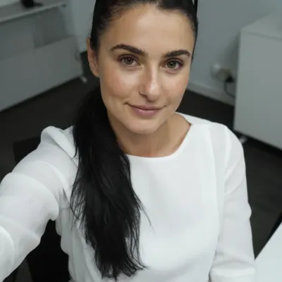 Лия, 27
